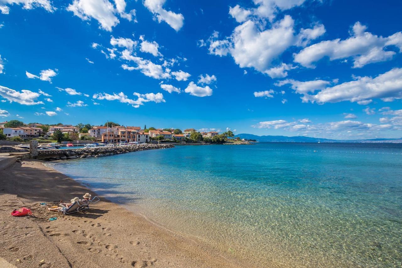 Apartments With A Parking Space Vantacici, Krk - 18476 Малинска Екстериор снимка