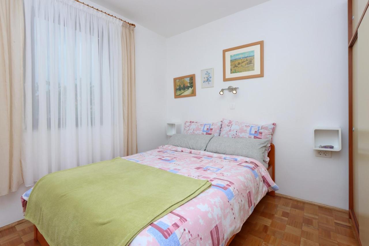 Apartments With A Parking Space Vantacici, Krk - 18476 Малинска Екстериор снимка